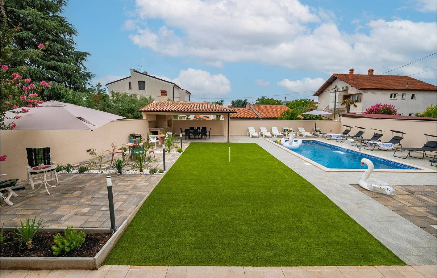Foto 10 von 29: Reizende Ferienwohnung mit Pool, Terrasse und nur 2 km von Bijela Plaža entfernt