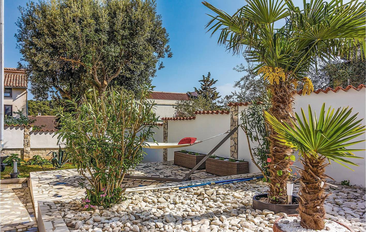 Foto 12 von 28: Gemütliche Ferienwohnung mit Pool, Terrasse und WLAN – nur 1 km vom Strand entfernt!