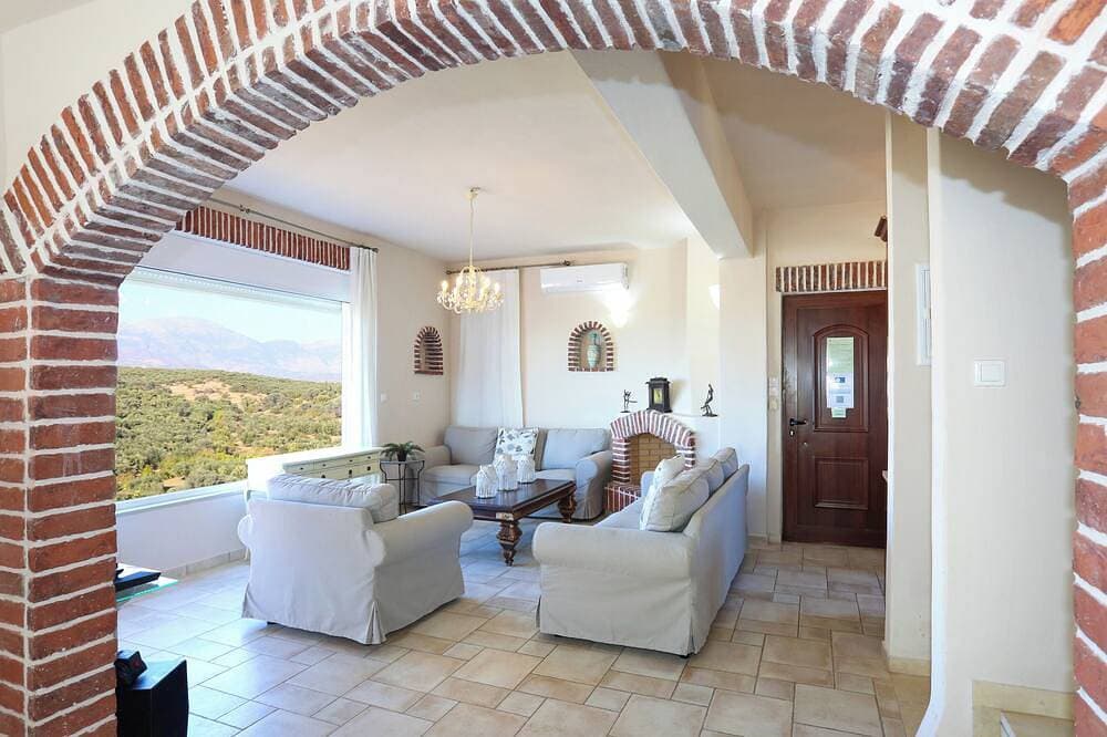 Foto 13 von 30: Traditional villa in a serene environment with amazing sea view in Listaros