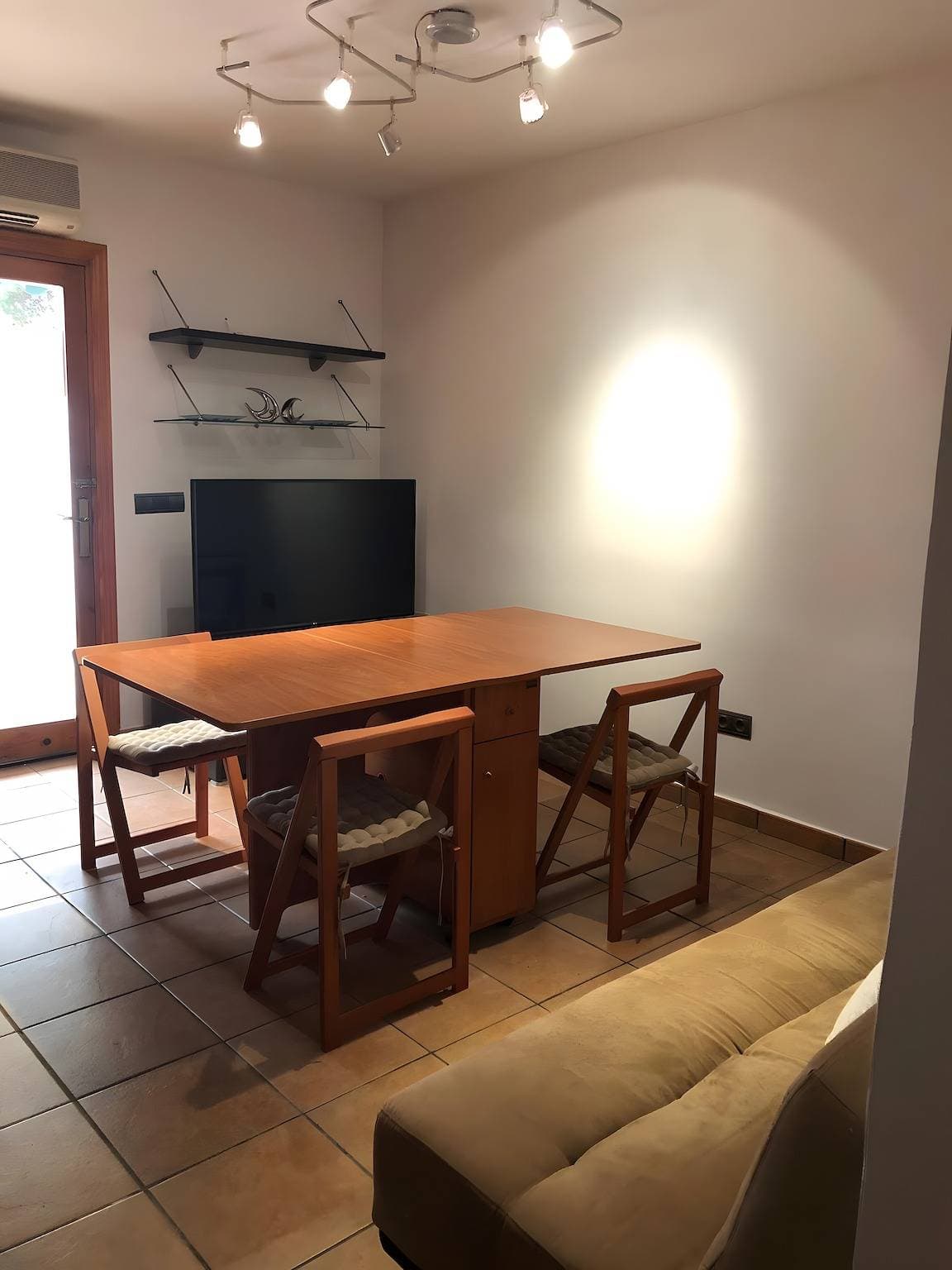 Foto 5 von 30: Beach Rúbe Apartment, 4 Min. zum Strand, privater Garten, WLAN & Klimaanlage
