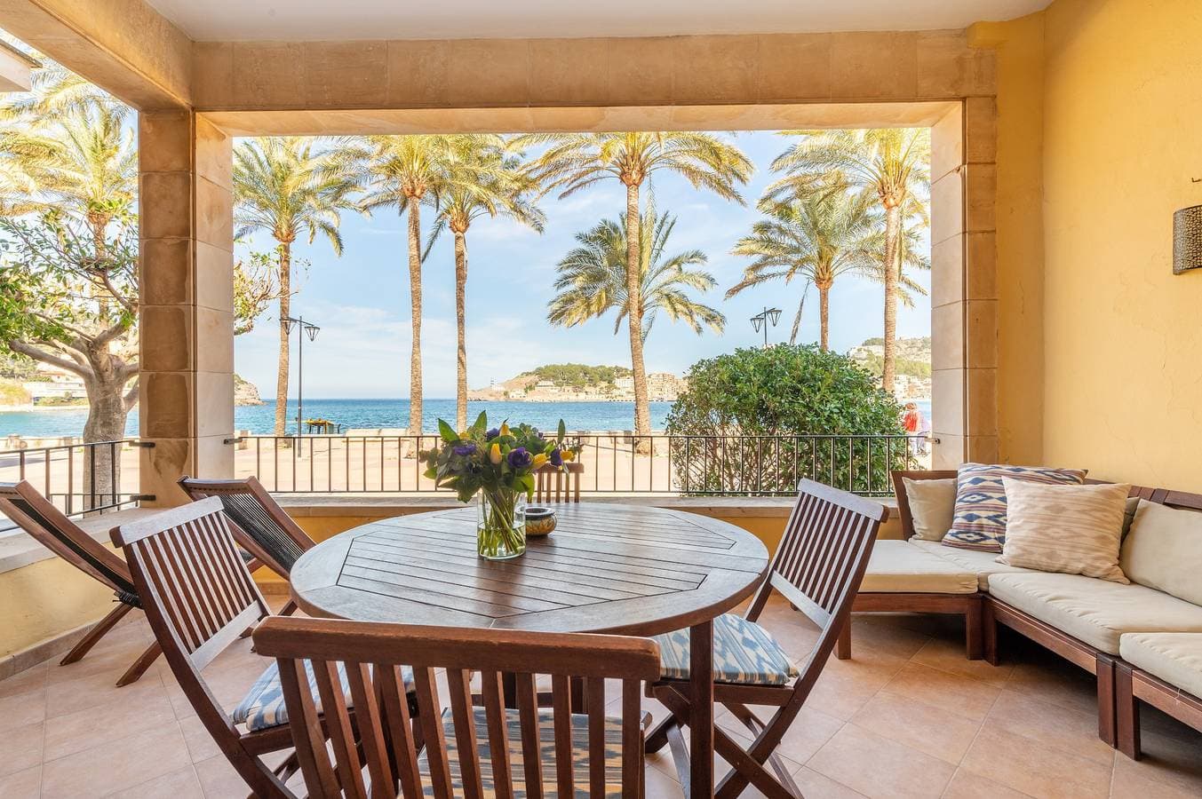 Foto 2 von 27: Schöne Ferienwohnung direkt am Strand mit Terrasse, Klimaanlage & WLAN