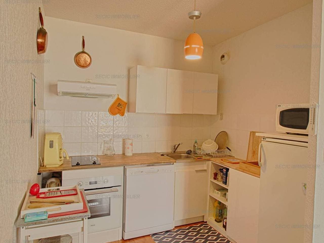 Foto 3 von 13: Appartement moderne 2 pièces avec terrasse et parking proche du centre d'Ajaccio