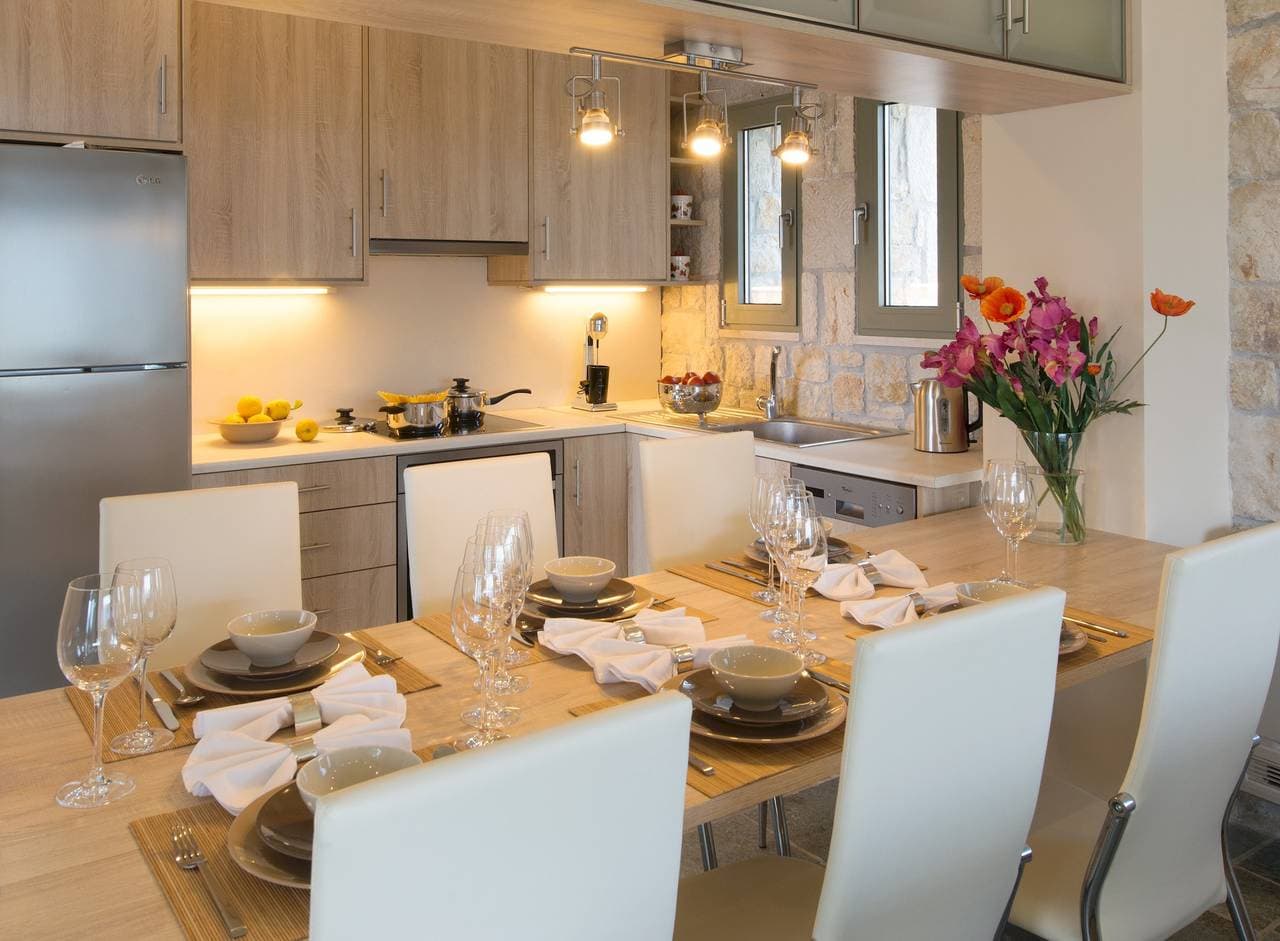 Foto 6 von 29: Stylish Contemporary Villa with Sea Views and Steps to the Water