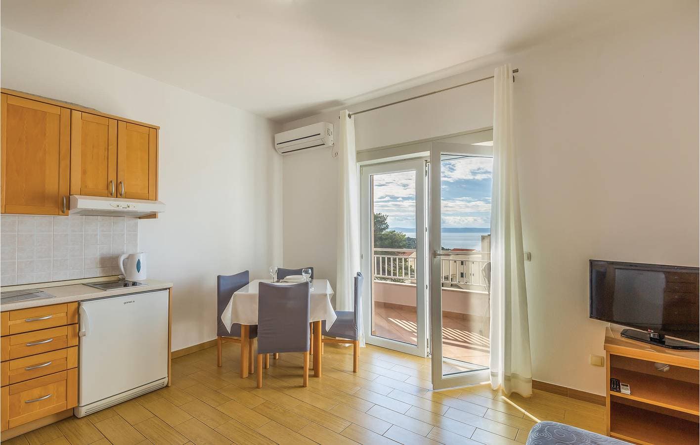 Foto 8 von 18: Modernes Apartment mit Terrasse, 800 m vom Zentrum von Makarska und 700 m von der Küste entfernt