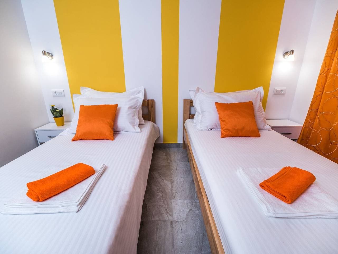 Foto 5 von 8: Apartments & Rooms Sunshine Home- Twin Room ( Yellow )