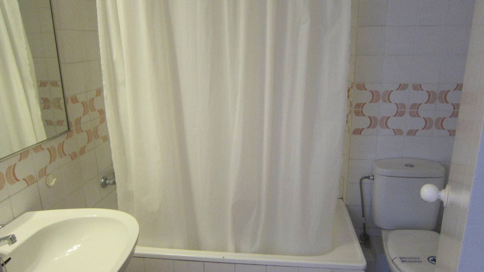Foto 4 von 21: U-1 In der nähe, schöne Anlage mit Pool