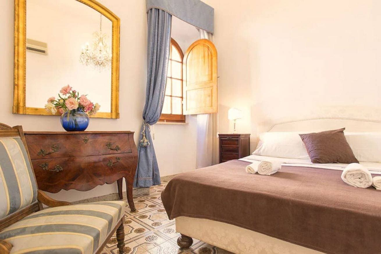 Repräsentative Wohnung Historisches Zentrum Palazzo D'Albis 3 Zimmer und 2 Bäder  1