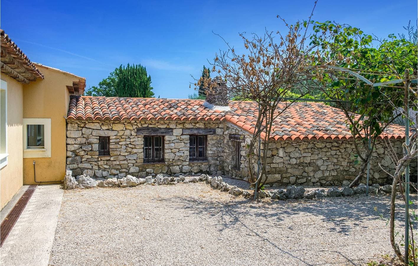Foto 6 von 44: Stilvolle 180qm Wohnung mit Pool und Stadtblick, Saint-Cézaire-sur-Siagne