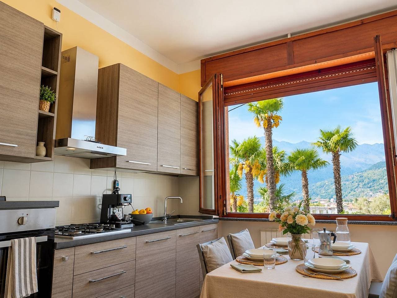 Foto 3 von 34: Labreva Ferienwohnung Augusta in Domaso mit Seeblick, Balkon und 2 Schlafzimmern