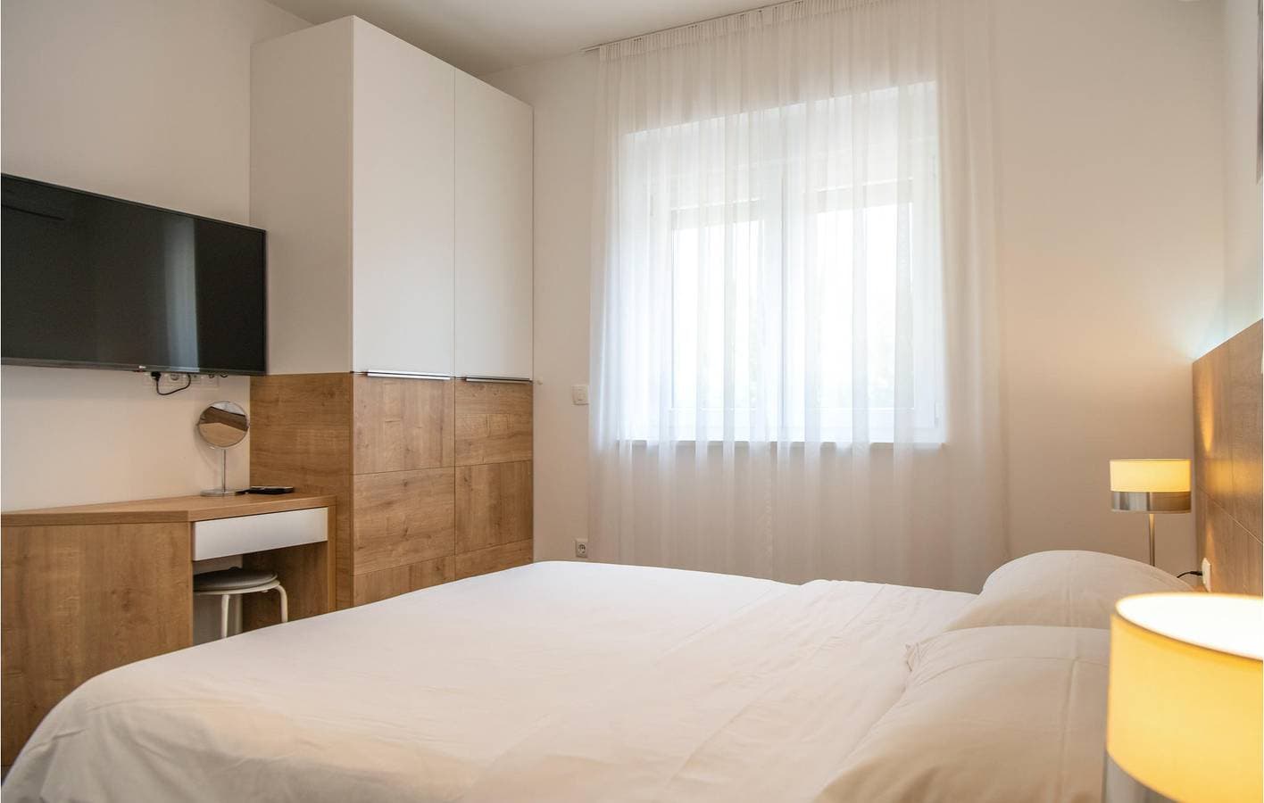 Foto 8 von 40: Geräumige 2-Zimmer-Wohnung mit Pool, WLAN und Parkplatz in der Nähe des Stadtzentrums