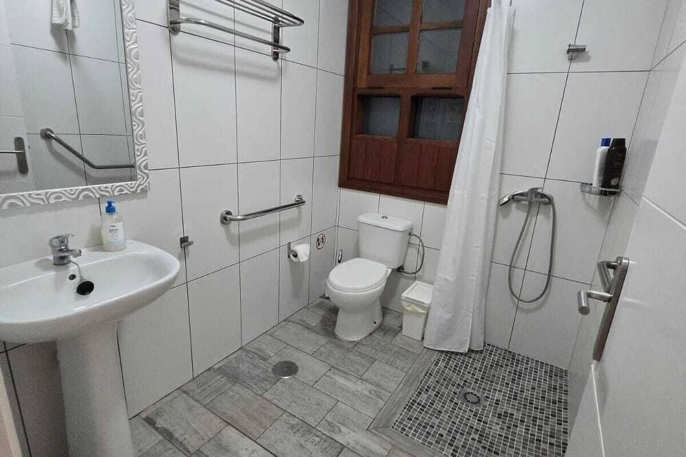 Foto 9 von 30: Zwei Barrancos (3). - 1 Schlafzimmer mit Doppelbett, Wohnküche, Schlafsofa, Badezimmer. Pool