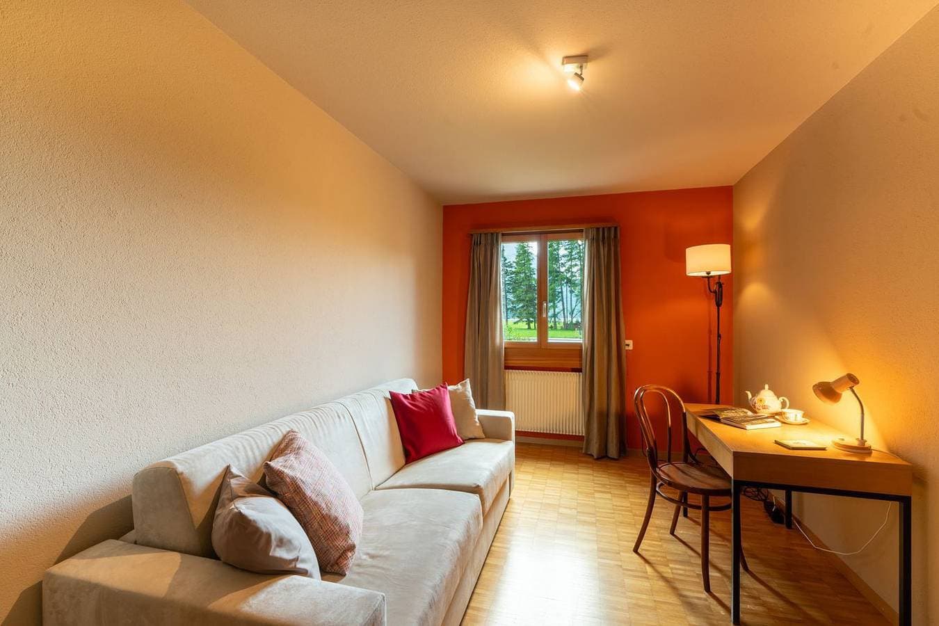 Foto 3 von 25: Chesa Tscheppa 1 – Wohnung mit Seeblick & Gartensitzplatz