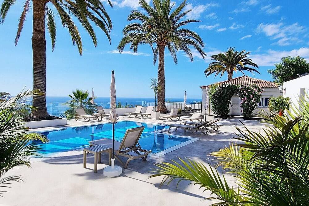 Foto 11 von 21: La Fajana ,vistas al mar con terraza y jardín priv