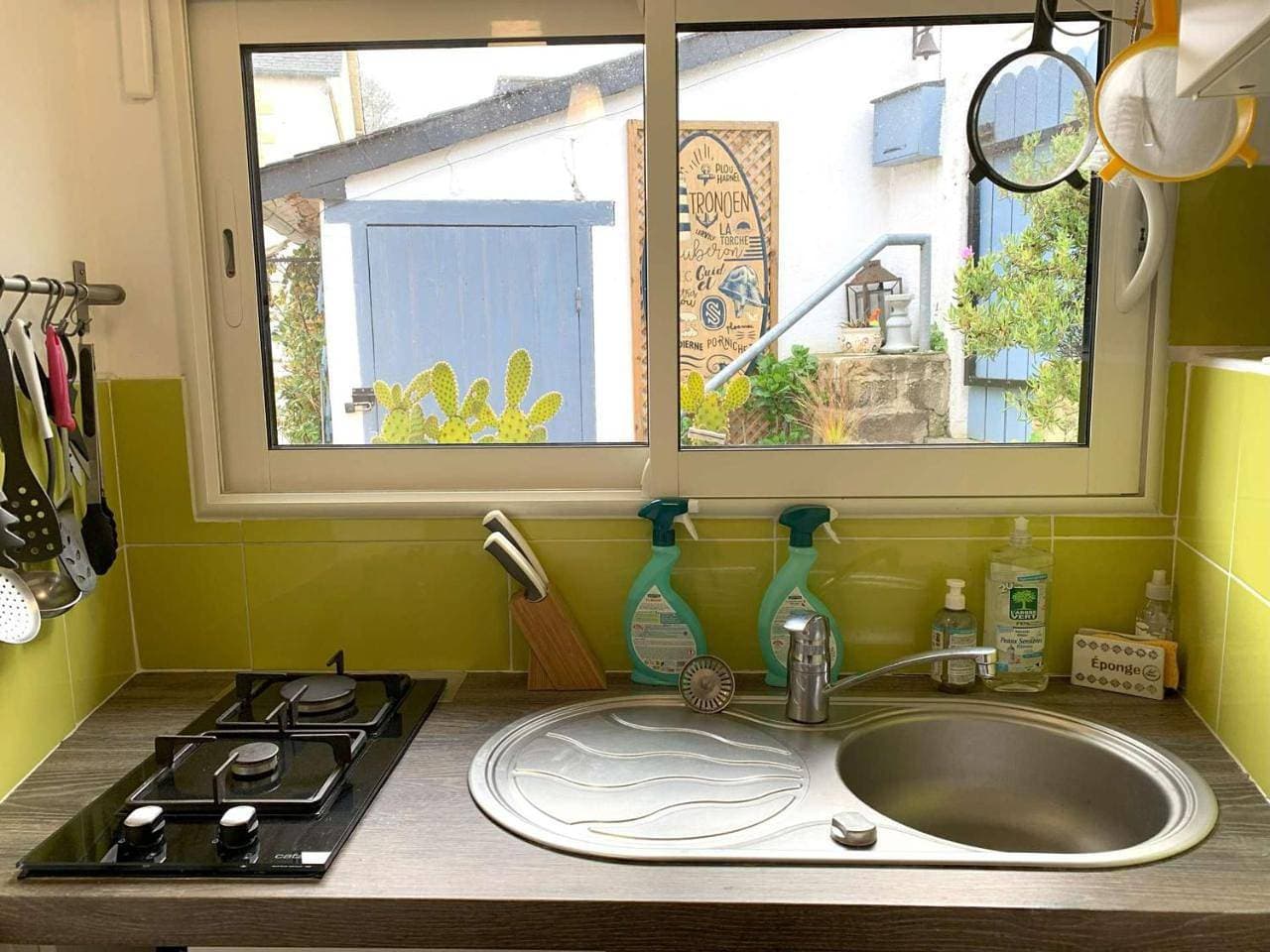 Foto 12 von 25: Charmante maison de pêcheur rénovée, 400m plage Trestraou, parking privé, terrasse et équipements bébé - Fr-1-368-405