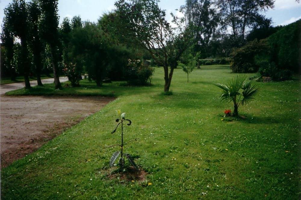 Foto 7 von 7: T2 Garden level, 5 km from the beaches.