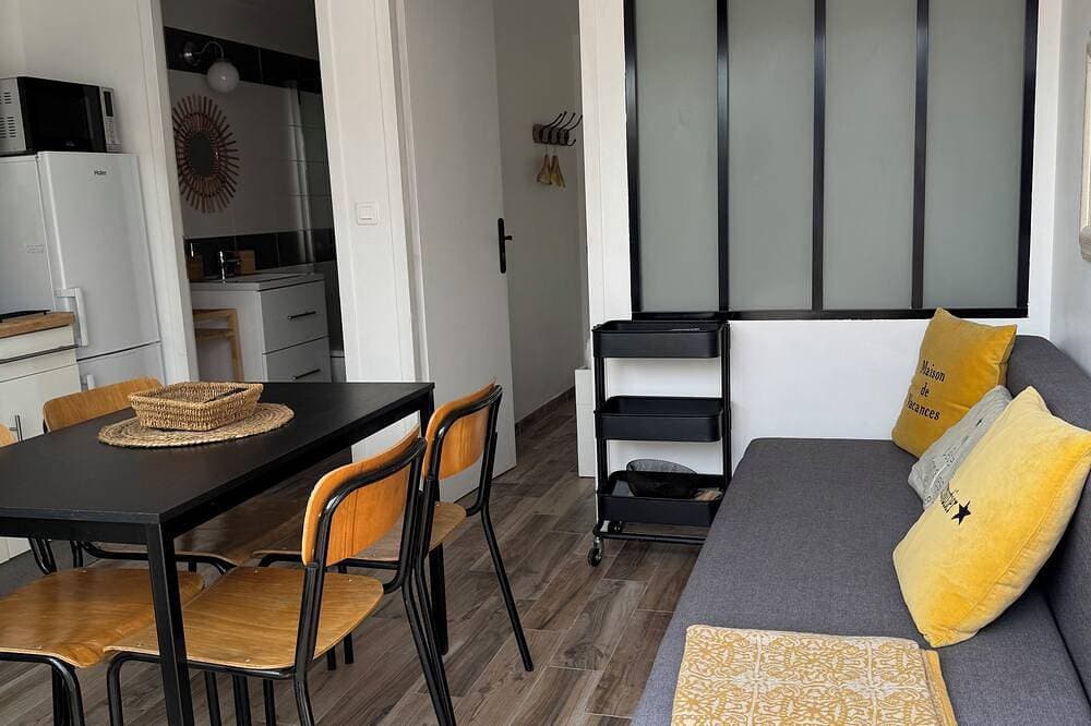 Haus von 25 M2 ca. Renoviert mit großer Terrasse von ca. 20 m2. 1