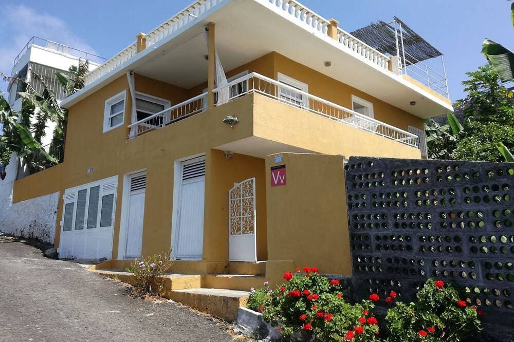Casa Banana - Holiday home on the coast with views 1