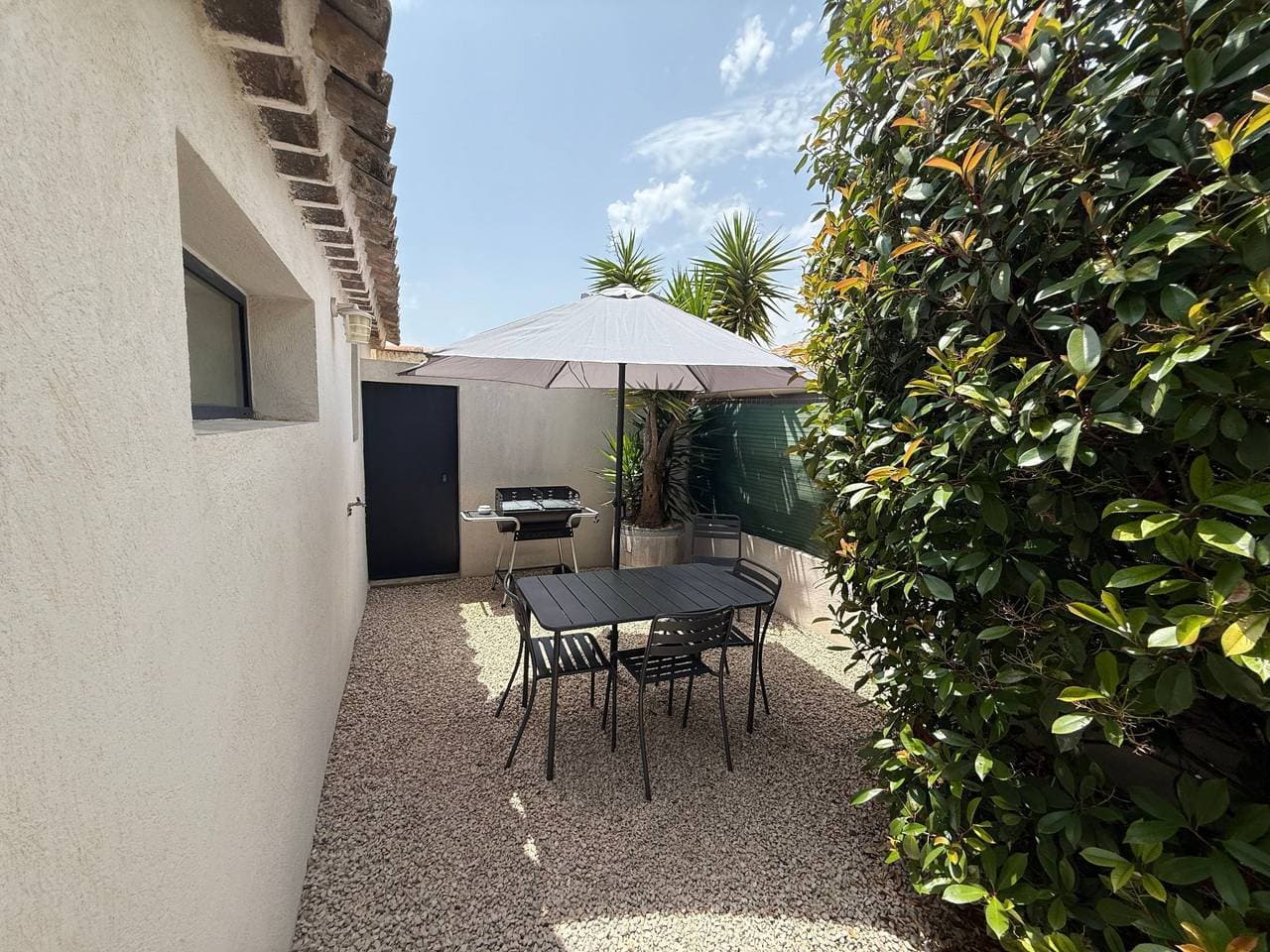 Foto 8 von 50: Eine kleine Ecke der Provence. Privater beheizter Pool