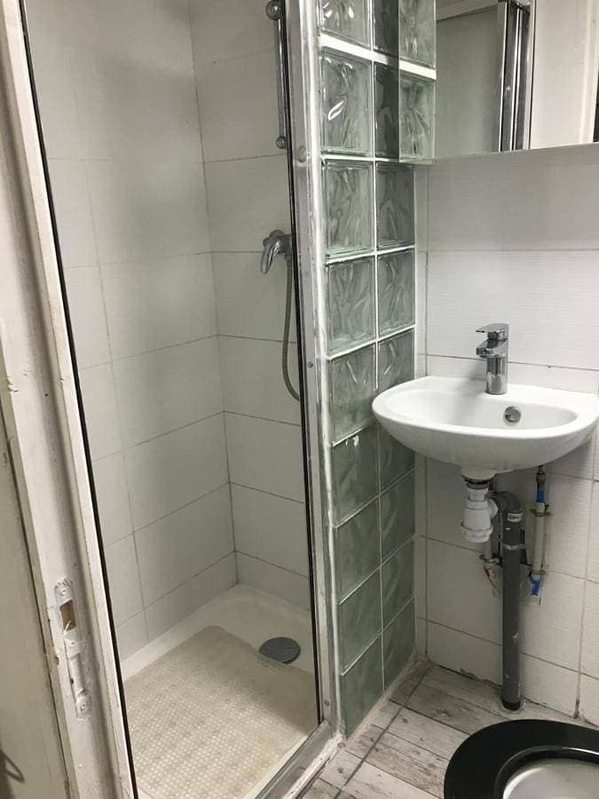 Foto 4 von 13: Standard Double Room with Shared Bathroom