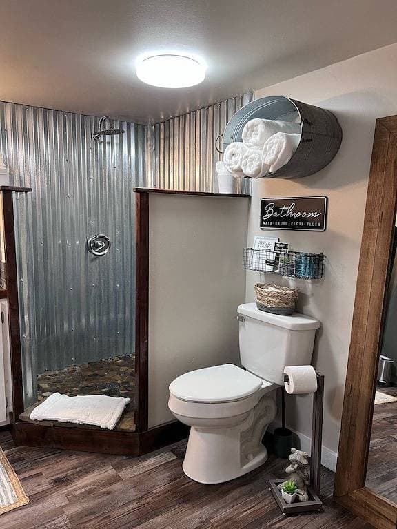 Foto 2 von 38: Private & Cozy cabin with Hot Tub-Coffee Bar-Cowboy Pool