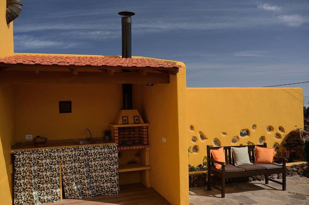 Foto 10 von 30: Villa I Schlafzimmer mit beheiztem Pool und privatem Grill