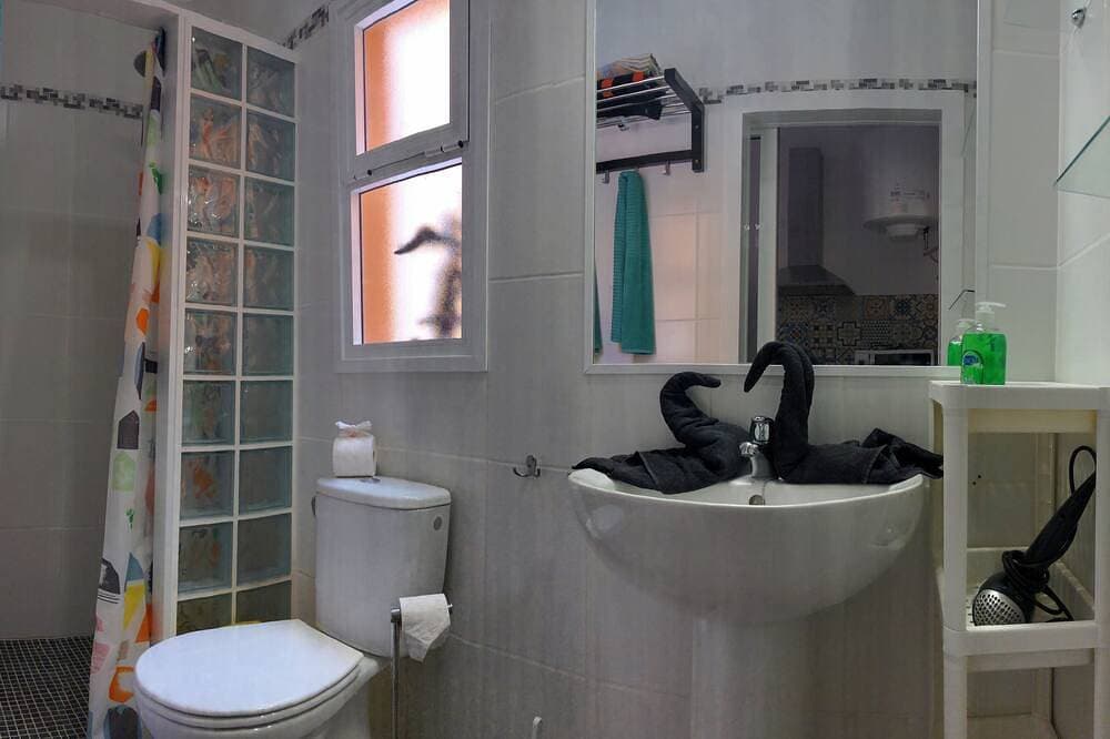 Foto 4 von 19: Dorfshaus komplett renoviert 4 Appartements mit Innenhof in Arico Viejo. B