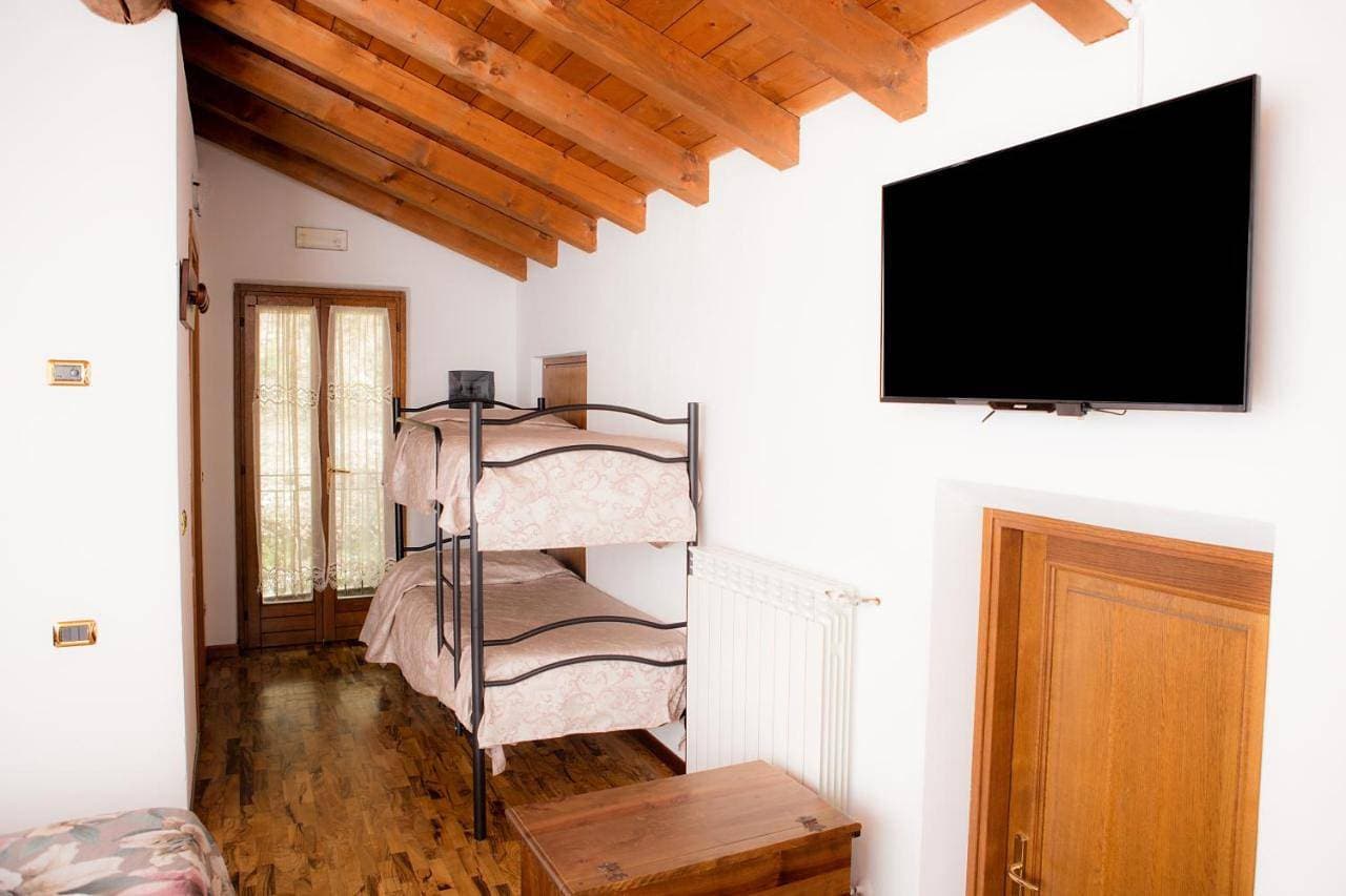 Foto 3 von 9: Double Room with Balcony