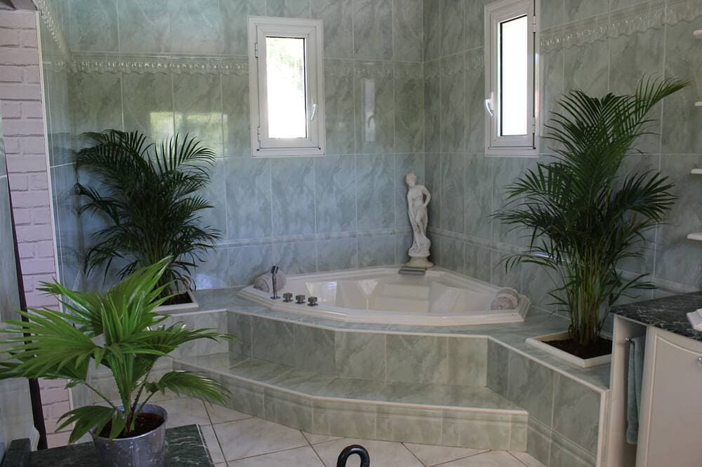 Foto 9 von 30: Villa Sektor Pic St Loup Montpellier, 10 min A9, 170m ², Schwimmbad, für 12 Personen