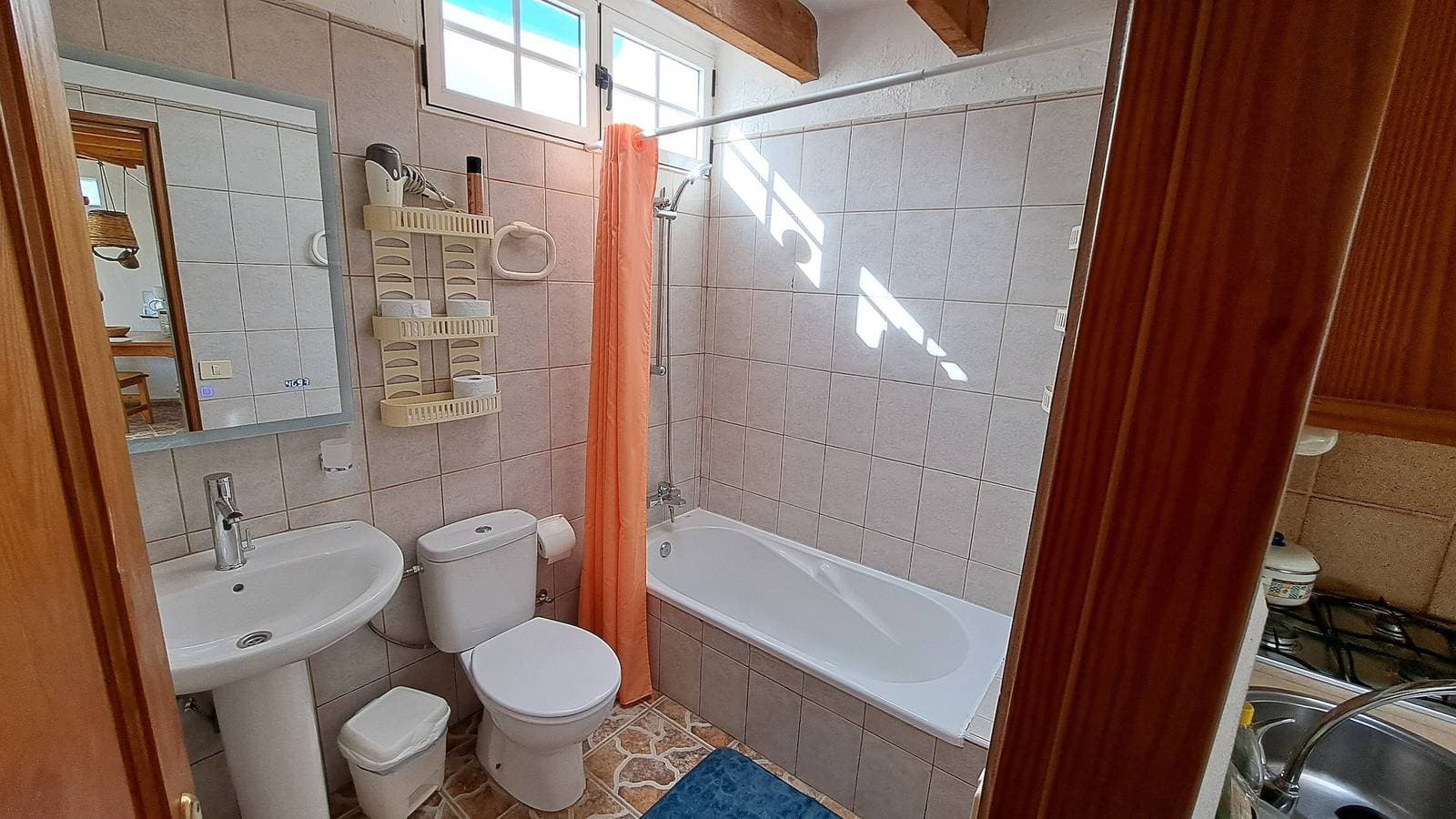 Foto 3 von 22: Schönes 1 Bedroom Apartment - Free Wifi - große Terasse mit Aussicht auf das Meer