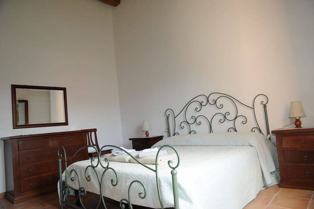 Foto 3 von 18: San Teodoro center villa with parking space and private garden