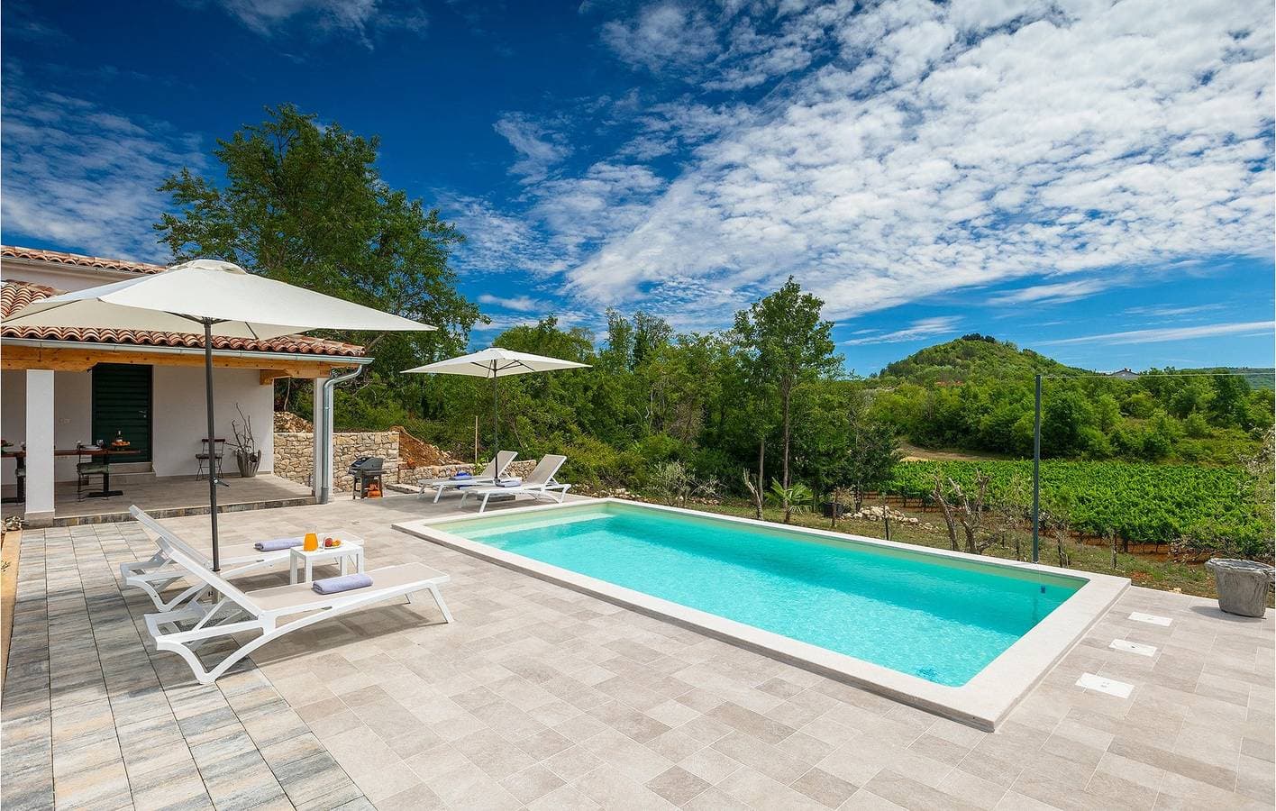 Foto 8 von 37: Gemütliche Ferienwohnung mit Pool und WLAN in der Nähe des Flusses und von Restaurants