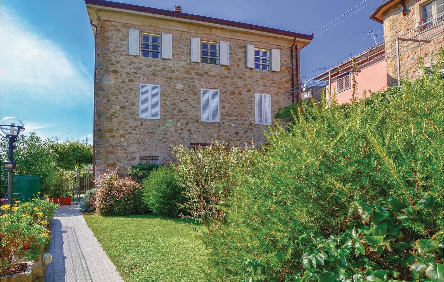 Apartment am Pool in Camaiore: WiFi, Feuerstelle und mehr! 1