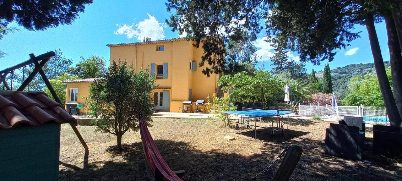 Foto 4 von 33: Three-Bedroom House