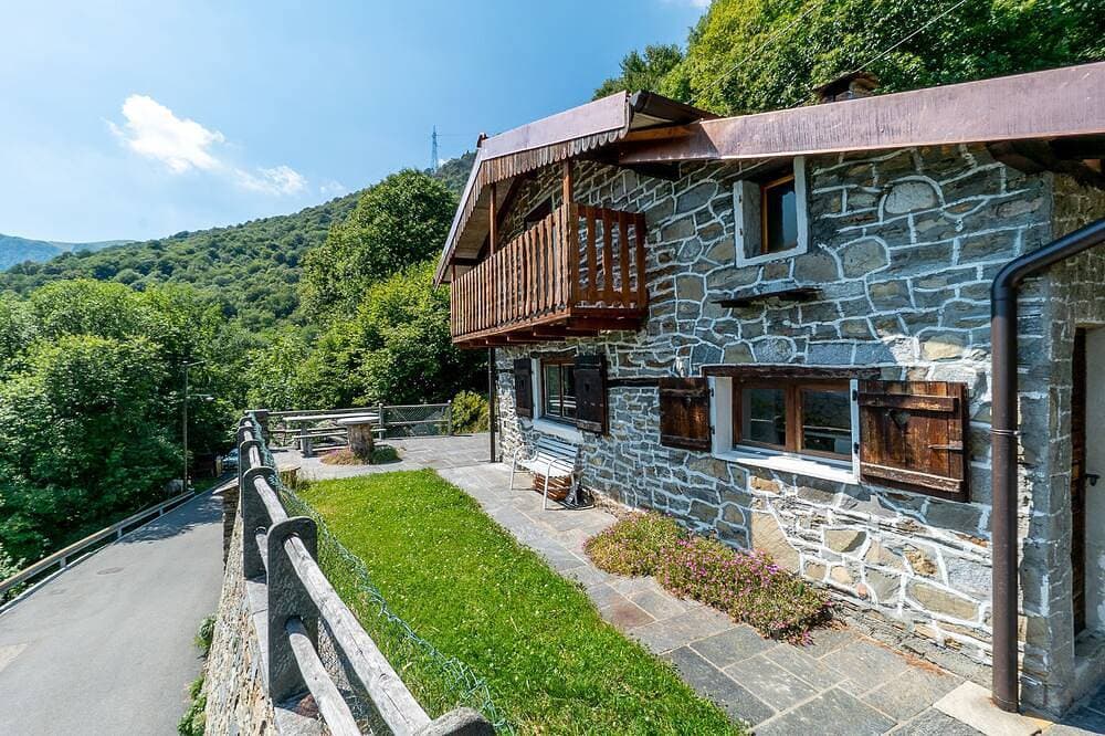 Foto 12 von 24: Kleiner Rusticotraum an ruhiger Lage mit Sicht auf die Berge