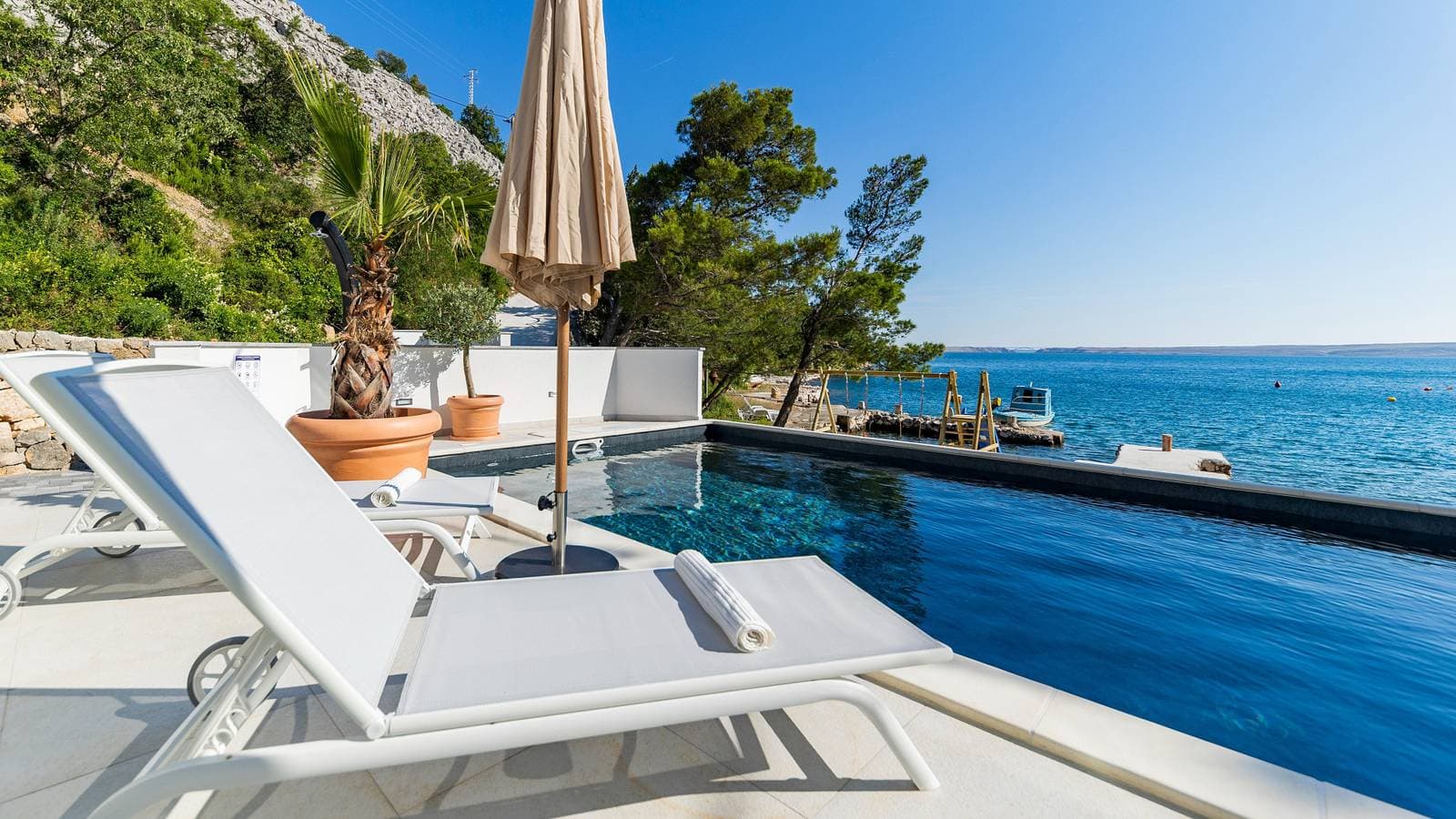 Villa Palazzo Maestral beachfront by Villas Guide 1