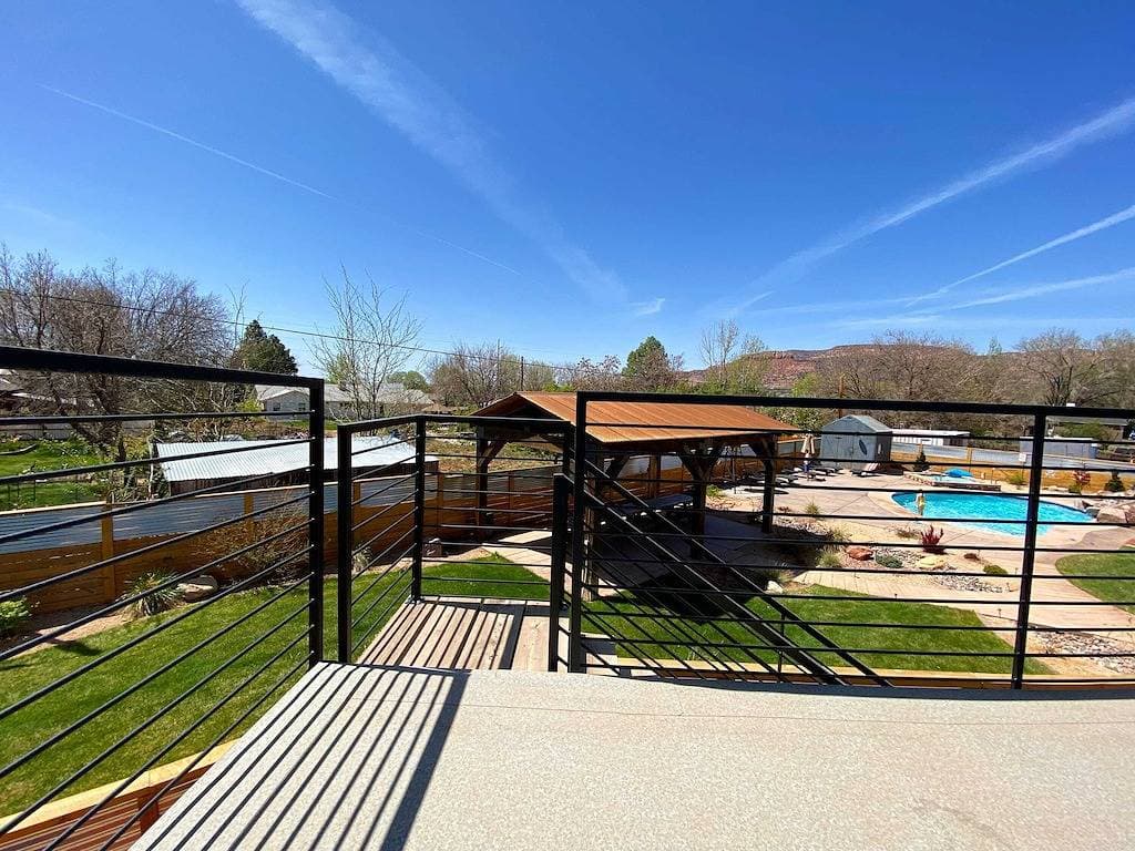 Foto 13 von 50: Luxe stay in Kanab with stargazing rooftop deck, pool & hot tub