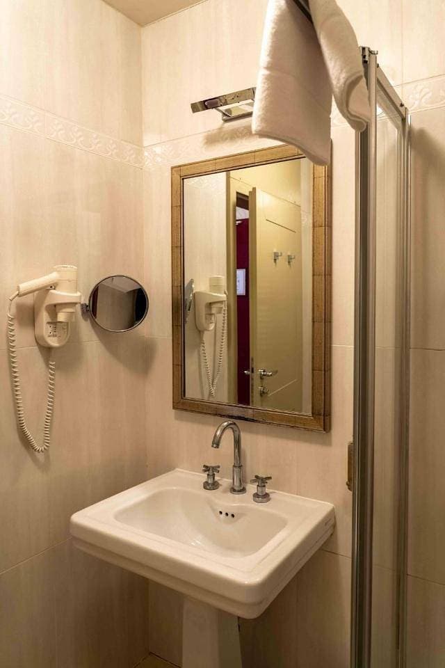 Foto 12 von 12: Standard Double or Twin Room