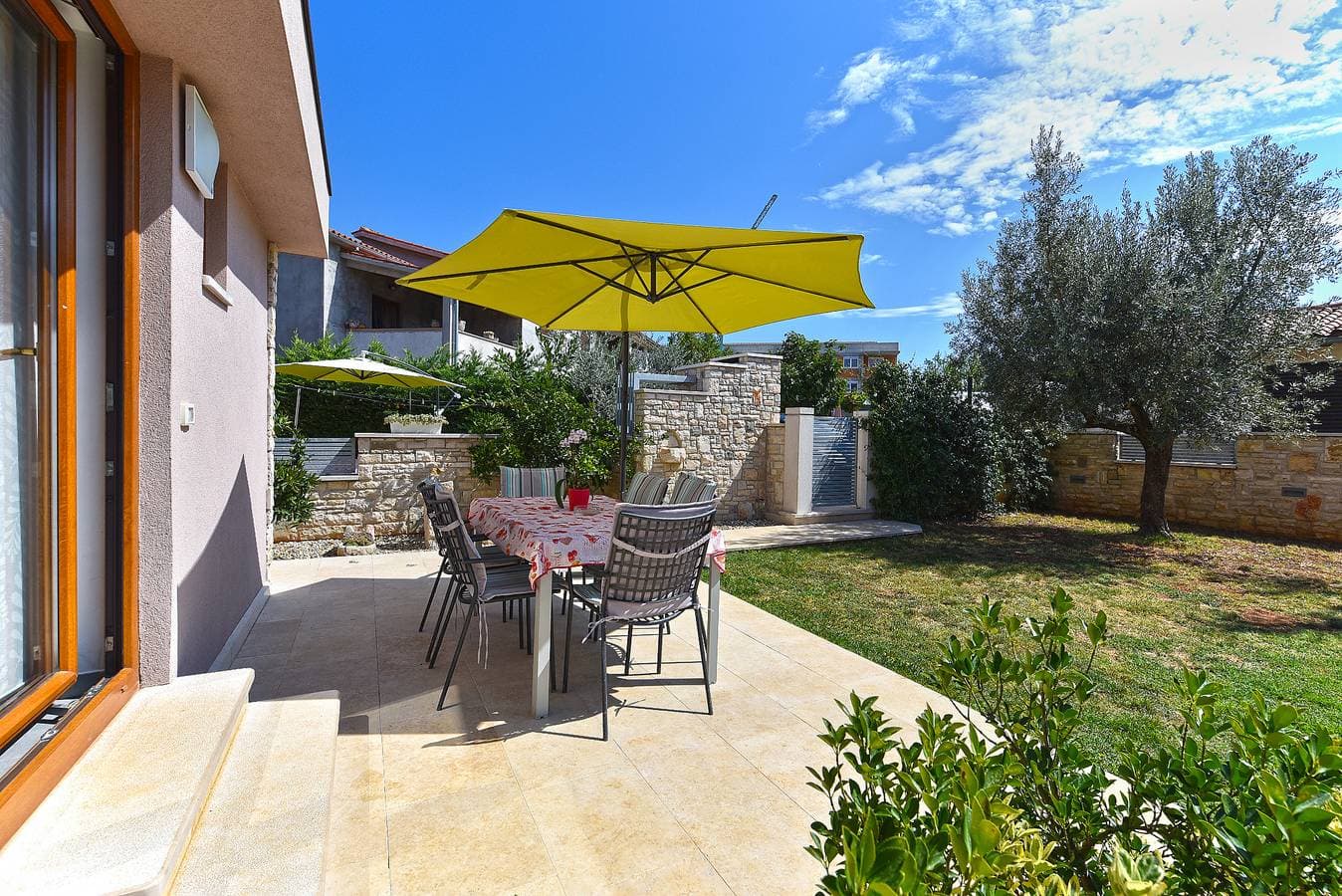 Foto 7 von 52: Ferienwohnung für 6 Personen mit Terrasse