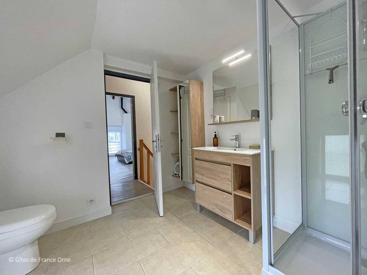 Foto 10 von 17: Helles renoviertes Ferienhaus mit Haustieren erlaubt, Parkplatz und WIFI in der Schweiz Normandie