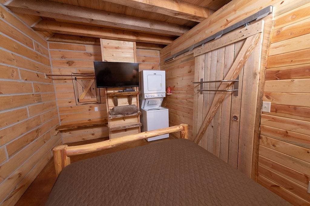 Foto 2 von 46: Bonnies Stadt Cabin-Madison Nur Log Cabin Vermietung