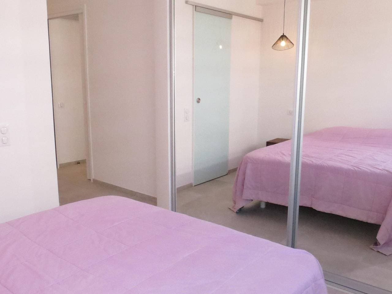 Foto 12 von 15: Renovierte 3-Zimmer-Wohnung mit Terrasse, Klimaanlage, WLAN und Garage in Sainte-Maxime