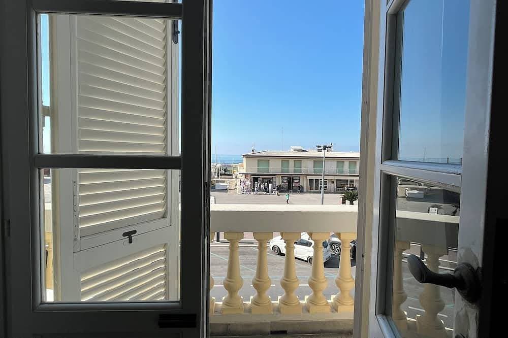 Artemare room rentals located right in front of the promenade and the sea. 1