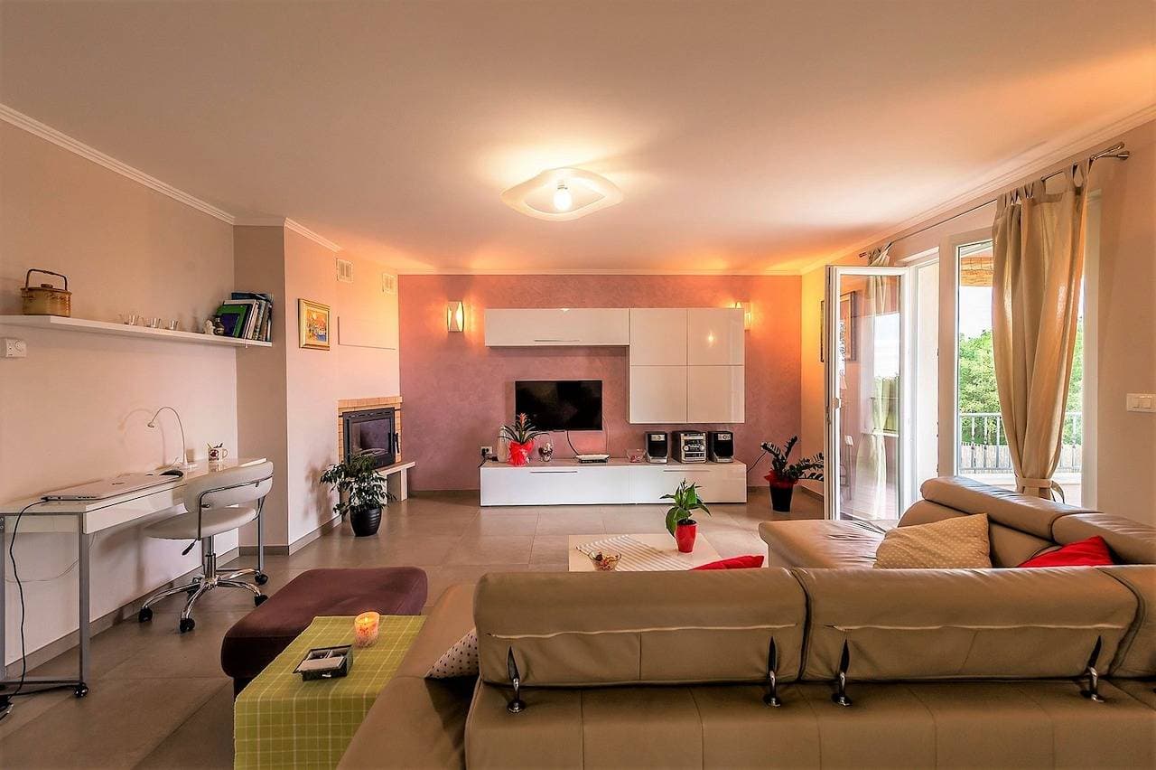 Foto 11 von 31: Ferienhaus Vesna mit Pool