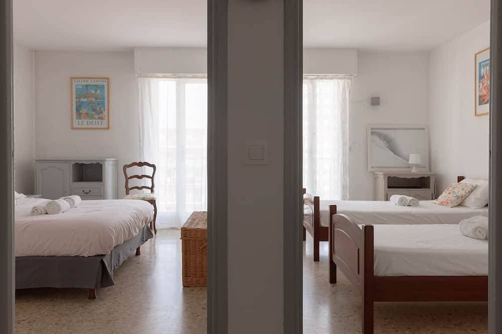 Foto 2 von 30: Cannes beach 400 metres away, Spacious air-conditioned 2-bedroom apartment