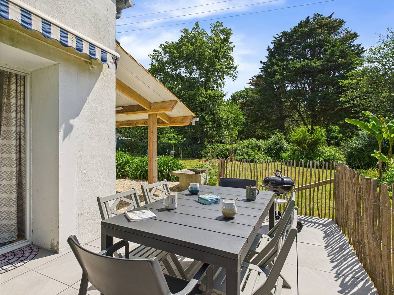 Garten und Terrasse – 4 Erwachsene und 1 Kind 1