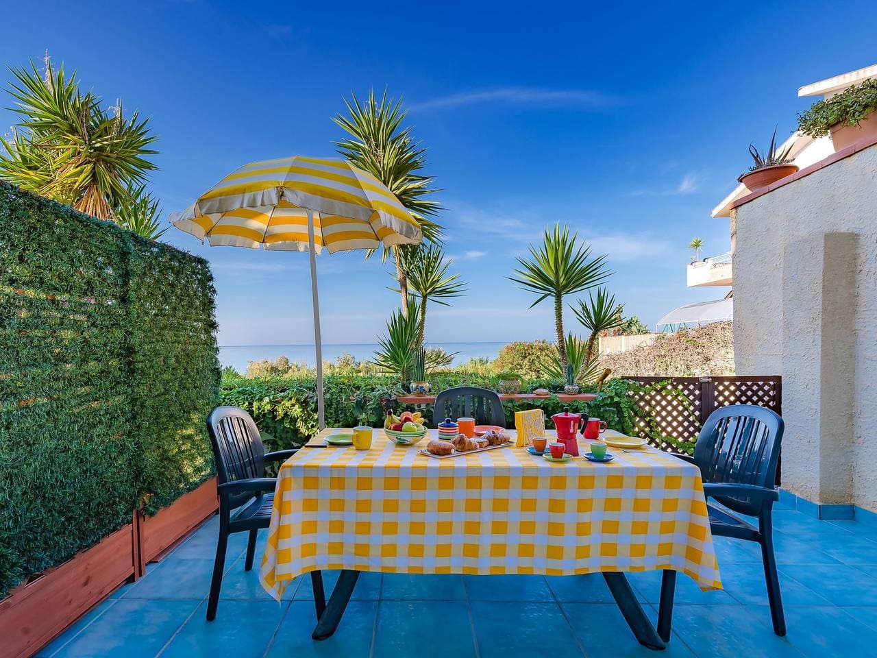 Foto 3 von 19: Ruhige Ferienwohnung in Sciacca mit Terrasse, Garten und Grill und Meerblick