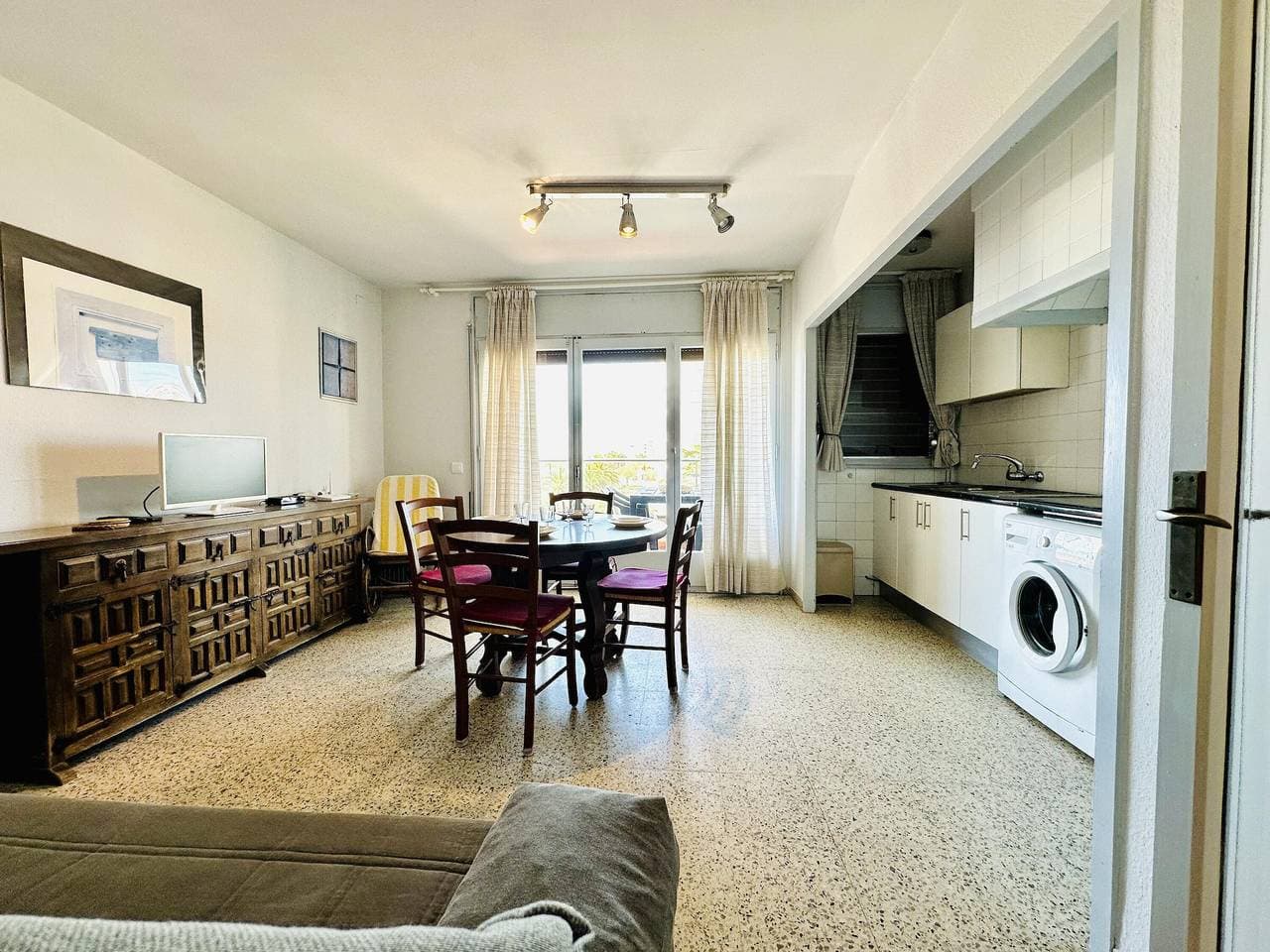 Foto 9 von 24: Meerblick-Apartment mit Terrasse und privatem Parkplatz in Roses