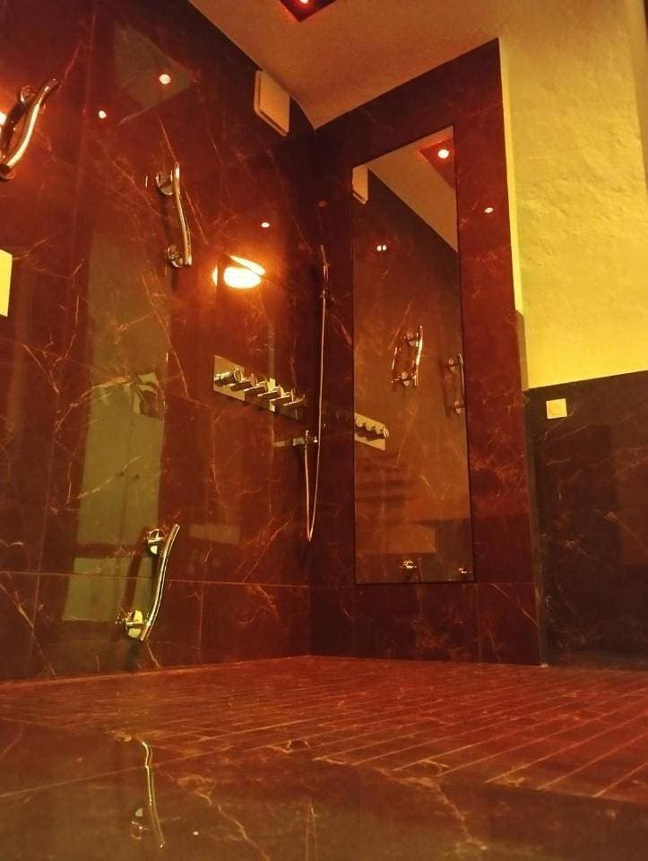 Foto 7 von 7: Queen Suite with Spa Bath