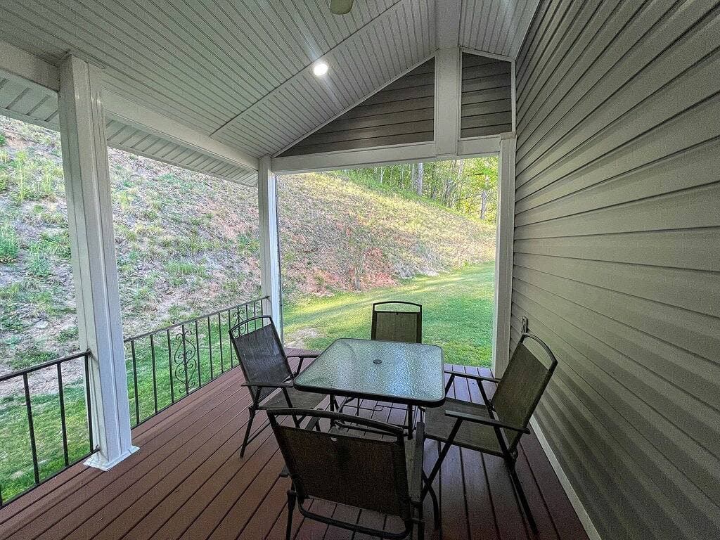 Foto 6 von 21: Poppy's Cottage-Walk to the Casino! WiFi available & Motorcycle Friendly