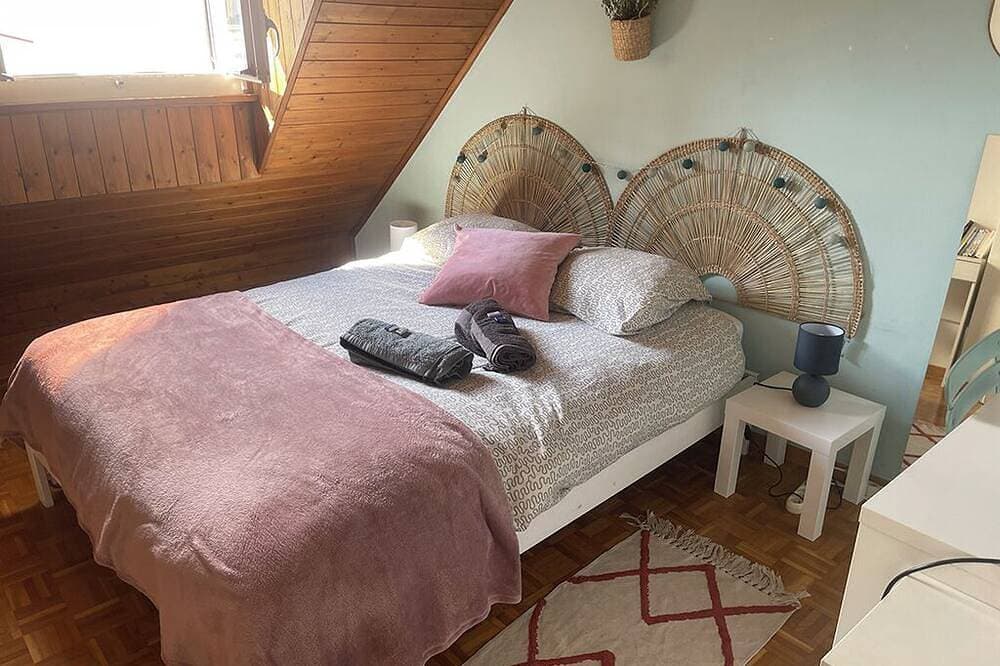 Foto 4 von 10: Chambre, Salle de Bain et Toilettes Privatifs Dans Appartement à 2 pas du lac